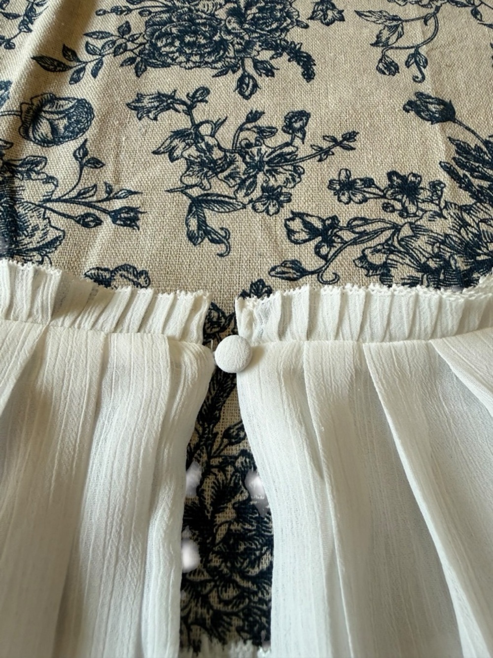 White House Black Market White Ruffled Pleated Sleeveless Top - Picture 7 of 11